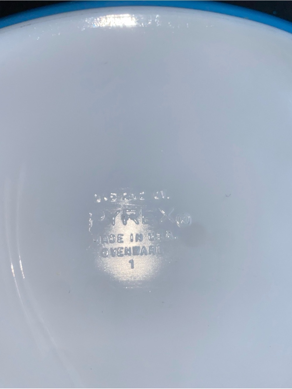 Pyrex White Lid with Blue Floral Band Covered Casserole - Picture 8 of 8